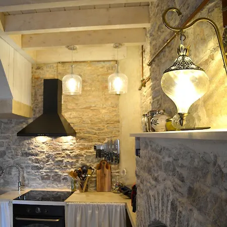 Delightful House With Patio & Rooftop Terrace