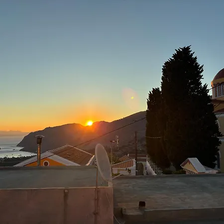 Delightful House With Patio & Rooftop Terrace Appartement Symi